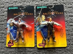Three Musketeers Aramis & Athos Bendems Charlie Sheen Keifer Sutherland 1993 MOC