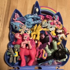 24 Pc Lot Hasbro My Little Pony Horse Figure Toy Lot With Carry Case Necklaces +