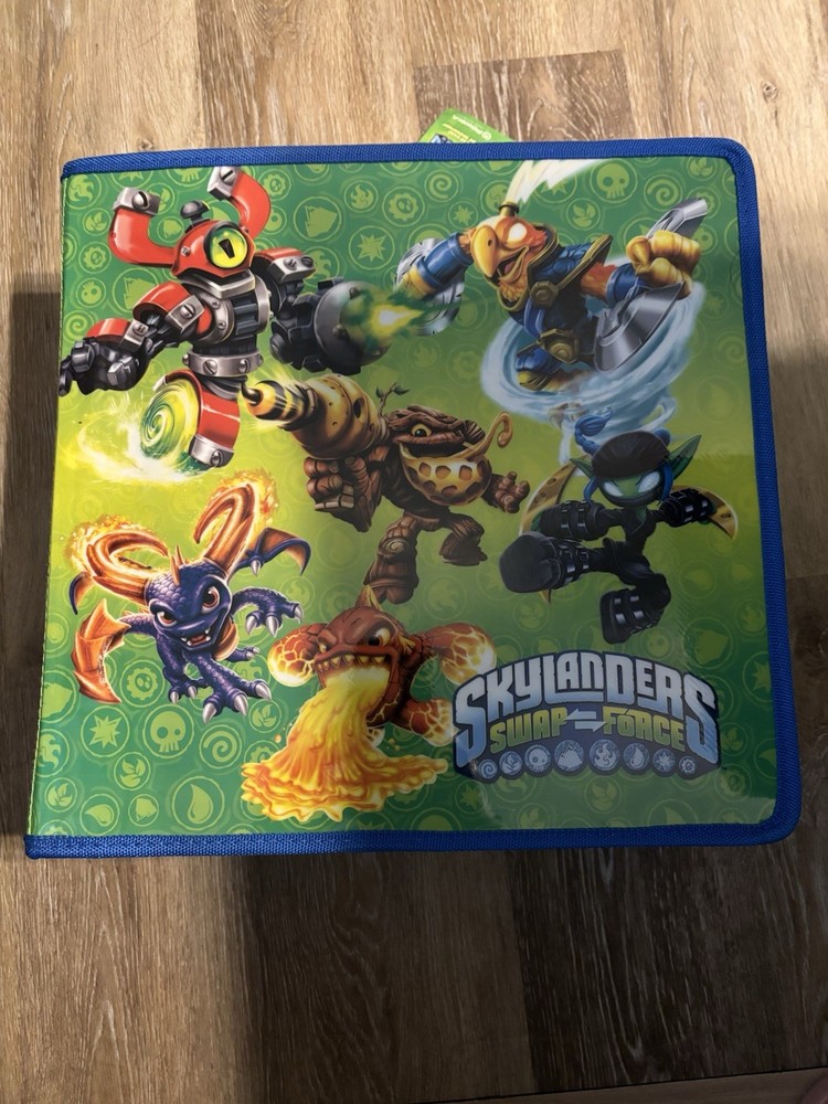 Skylanders Huge lot of 21 Collectible Collection Figures with Carrying Case