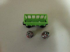 Thomas Wooden Railway Green Cargo Car with Christmas Trees Very Good Condition