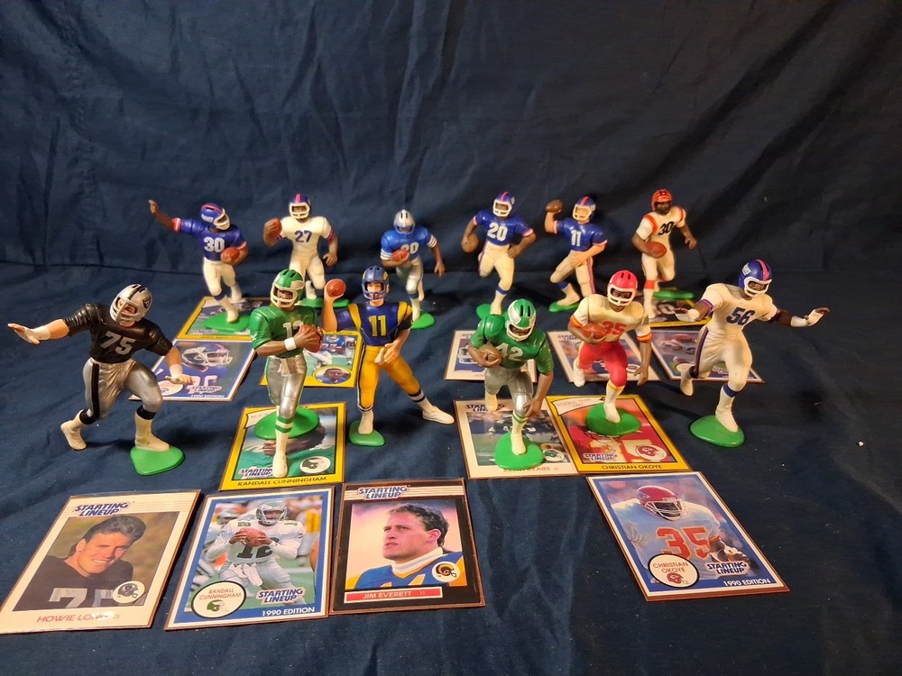 SLU FOOTBALL LOOSE 12 FIGURE LOT Mostly Giants . Most Have Cards W/ Sleeves