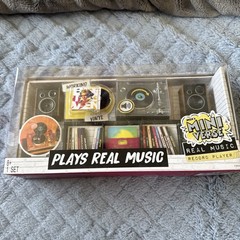 MGA’s Miniverse Real Music Playable Record Player NEW SHIPS TODAY