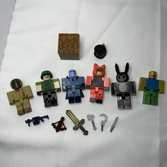 6 R0BL0X Toys Action Mini Figures With One Block And Some Weapons