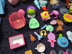 Shopkins- Disney Happy Places Mixed – Moose Figures, Accessories – Large Lot