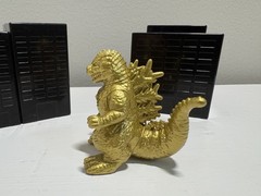 Bandai Godzilla Gold Minus One -1.0 Mini CHASE Figure with Buildings