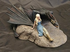 Dark Horse Game of Thrones Daenerys & Drogon Sculpture Statue Gentle Giant