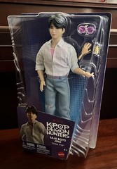 KPop Demon Hunters HUNTR/X “Golden” Rumi Doll and Jinu Soda Pop Doll.