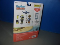 Roblox DevSeries Shark Bite 2: Shark Cage Figure Set + Exclusive Virtual Code