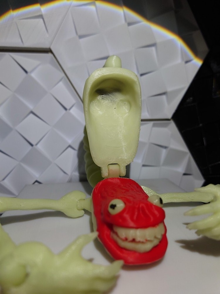 Bridge Worm SCP Figure | Glow in the Dark | Articulated