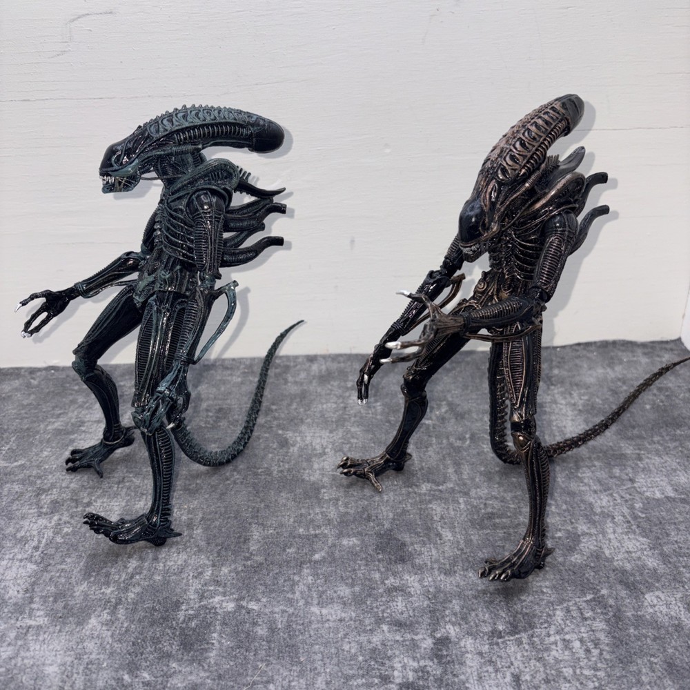 Aliens Alien Action Figures Loose Lot Of Two Figures