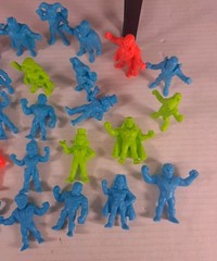 Wendy’s DC Comics M.U.S.C.L.E. Style Mini Figure Lot 56 Green Blue Red Gold