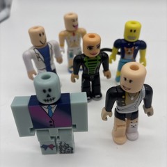 R0BL0X Toys Action Mini Figures Lot 12 + 19 Changeable Accessories