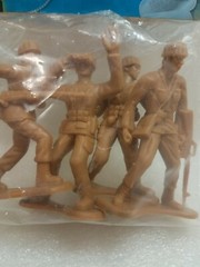 Military Action Figures ~ 4 Green & 4 Tan (8 Total) ~ 4″ Tall ~ Ages 3+