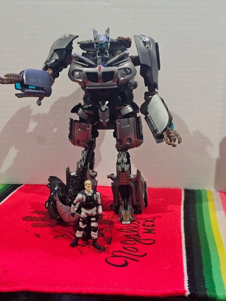 Transformers Human Alliance – Autobot Jazz with Captain Lennox