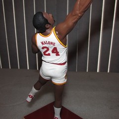 McFarlane 2007 Moses Malone Houston Rockets NBA Legends series 3 (open/loose)