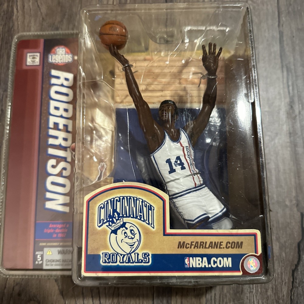 RARE!!! OSCAR ROBERTSON – CINCINNATI ROYALS – 2006 MCFARLANE – NBA LEGENDS