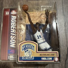 RARE!!! OSCAR ROBERTSON – CINCINNATI ROYALS – 2006 MCFARLANE – NBA LEGENDS