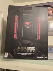 Mass Effect Male Shepard 1/6 Scale Dark Horse Statue
