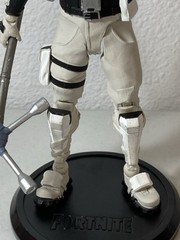 McFarlane – Fortnite Overtaker 7″ Premium Action Figure W/Stand