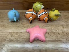 24 Piece Lot Of Finding Nemo And Friends Bath Tub Toys Squirters And Foam Pieces