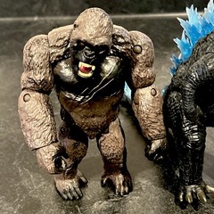 Godzilla vs King Kong Action Figure w/ Battle Damage 6″ Tall Playmates TOHO 2020