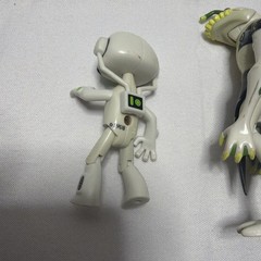 Lot of Two Ben 10 Action Figures Echo and Ripjaws Cartoon Network