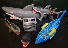 Animal Planet Shark Submarine Adventure Playset Lot Extra Sharks & Diver & Cage