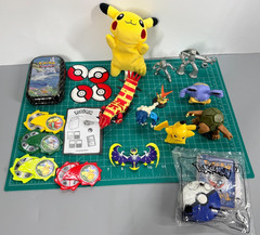 Pokémon Variety Lot of 12 Mini Figure Pikachu Mini Plush Poke Ball Match Battle