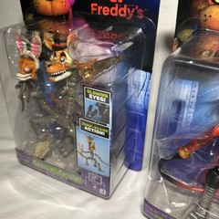 Five Nights at Freddy’s Series 2 Ringmaster Foxy & Magician Mangle FNAF Figure