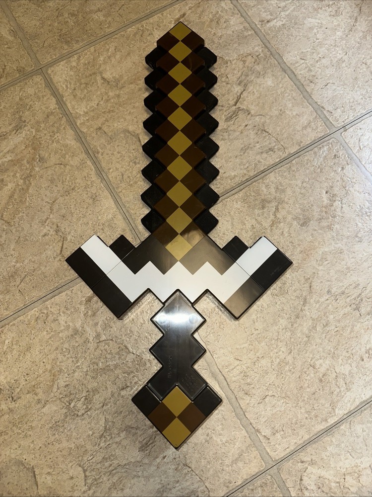 Mattel 2014 2-in-1 Minecraft Games Transforming Sword And Pickaxe. Cosplay Item.