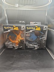 Pokemon Select Charizard And Mega Charizard X Figurine