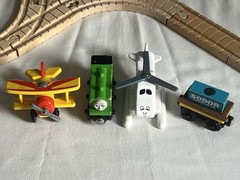 Thomas Friends Wooden Railway SODOR AIRFIELD SET w/CLICKETY TRACK Complete READ