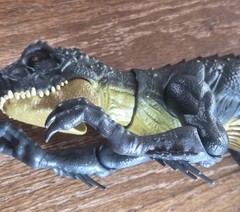 Jurassic World Slash ‘N Battle Scorpios Rex Stinger Dino Figure w/Sound & Moves