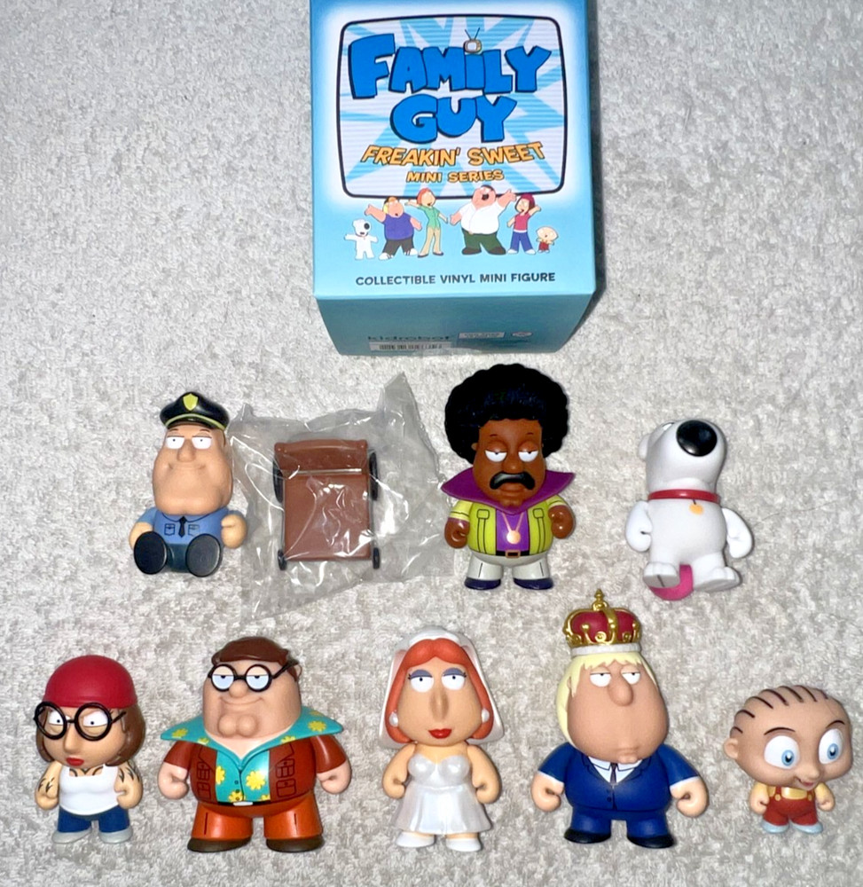 KIDROBOT FAMILY GUY FREAKIN SWEET MINI SERIS VINYL FIGURES SET OF 8 **NEW**