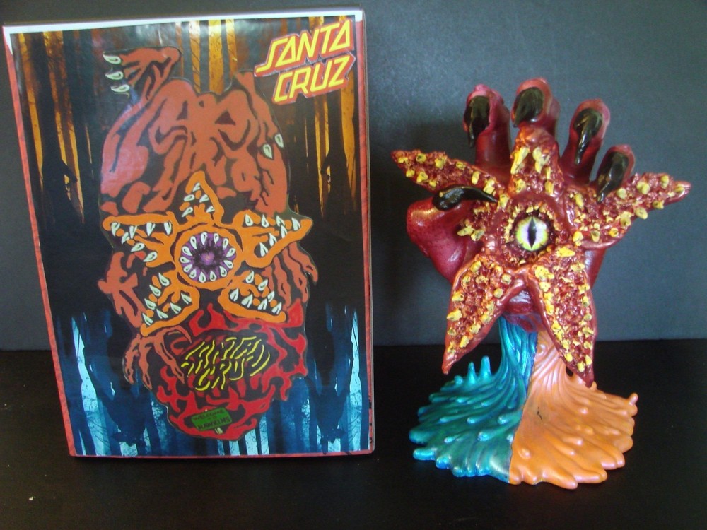 STRANGER THINGS – UPSIDE DOWN Custom Kidrobot Santa Cruz Screaming Hand Figure