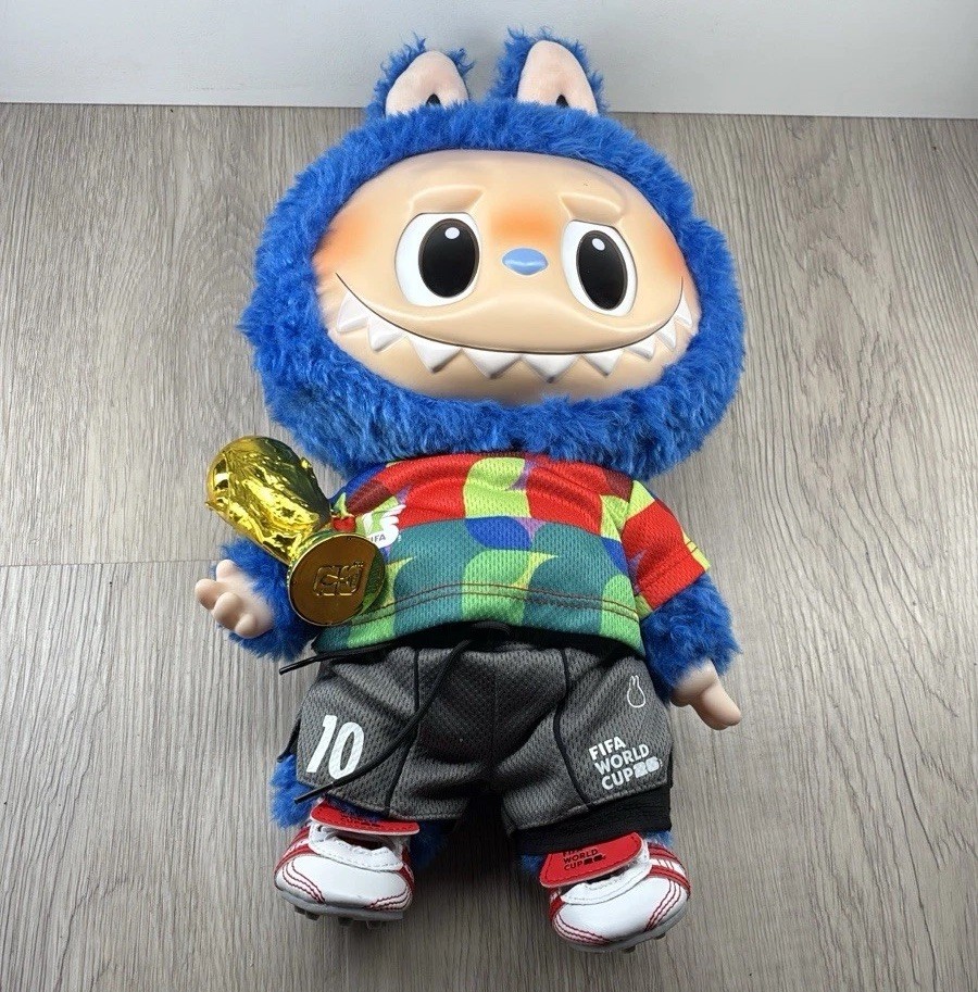 THE MONSTERS × FIFA SERIES-Catch the Win Vinyl Plush Doll｜Read