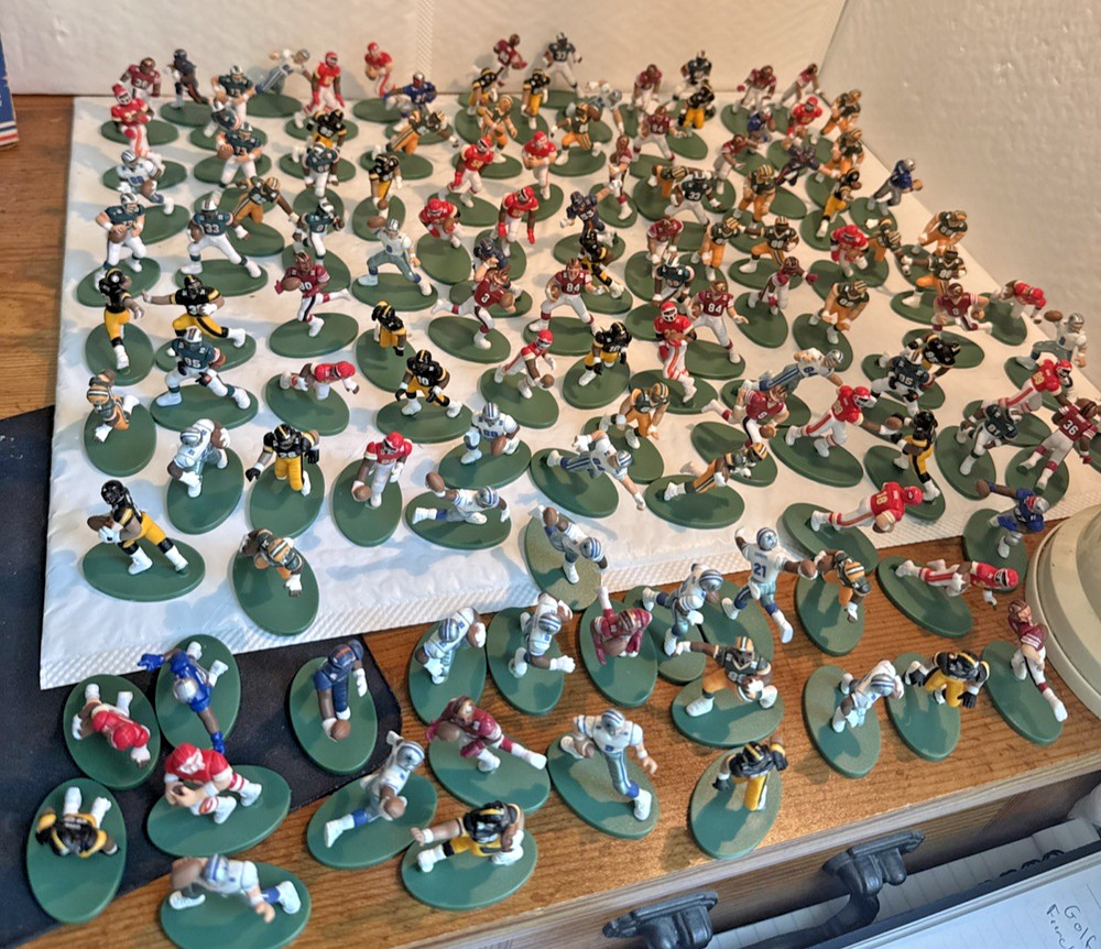 Lot of 100+all teams Mini Player Figures McFarlane style, 1997