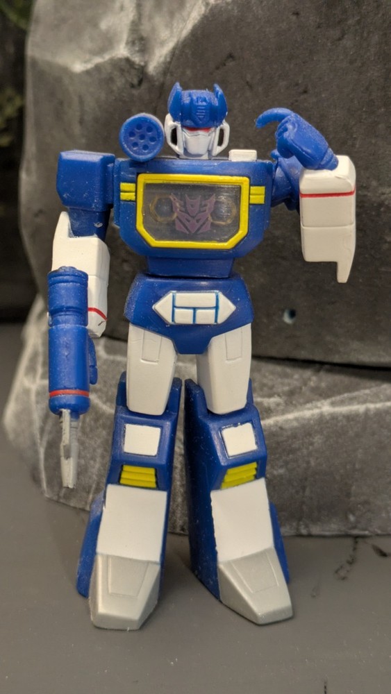 Transformers “heros of cybertron” Soundwave figure