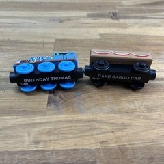 Thomas The Train & Friends Birthday Thomas Engine & Cake Cargo Car Y4501