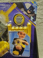 Batman DC Comics Ultimate Gauntlet Launcher w Lights And Sound 6 foam Darts