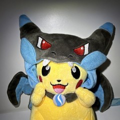 Pokemon Center – Mega Charizard X Cape Pikachu Poke Plush 2014