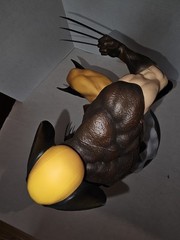 Sideshow Collectibles Premium Format Exclusive Wolverine Statue Brown Costume