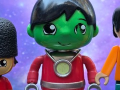 Lot of 3 Ryan’s World Figures Ryan Green Martian & United Kingdom guard toy
