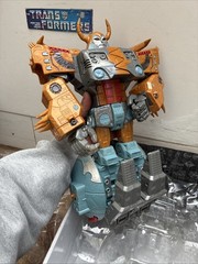 Transformers Hasbro 2016 Platinum Edition Unicron Universal Dominator Complete