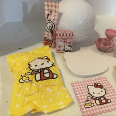 LOT of 2 NEW Miniverse Hello Kitty Balls Make It Food Sanrio & Display