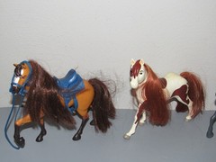 DreamWorks SPIRIT RIDING FREE LOT Horses, 5″ Dolls, Accessories, Fence