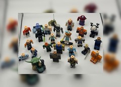 Roblox ROB0363 Series 6 From The Vault 20 Assassin Set in Hand Action Figure