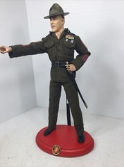 1/6 USMC MARINE GUNNERY SERGEANT R LEE ERMEY IN FULL DRESS GREENS SWORD & STAND