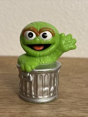 Sesame Street Oscar the Grouch 2.7” Figure Hard Plastic Hollow Plastic Toy