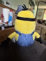 Illumination’s Minions: The Rise of Gru Small Tactile Plush KEVIN Squeeze Me! 9″